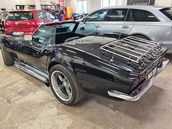 Chevrolet Corvette 8 of 9