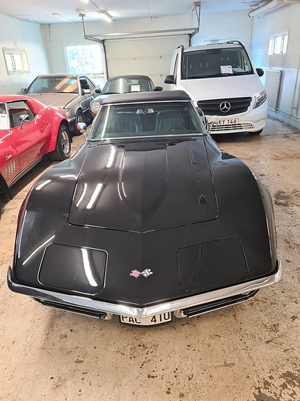 Chevrolet Corvette 4 of 5