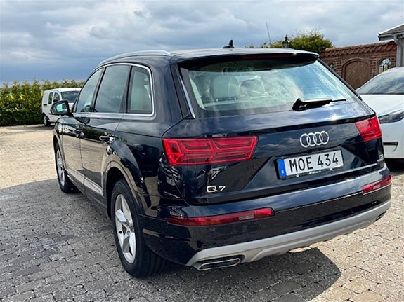 Audi Q7 2 of 8