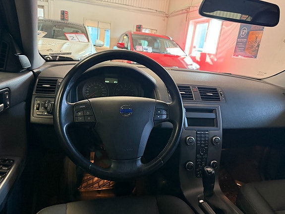 Volvo S40 8 of 12