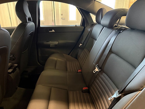 Volvo S40 9 of 12