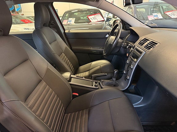 Volvo S40 10 of 12