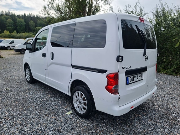 Nissan NV200 9 of 18