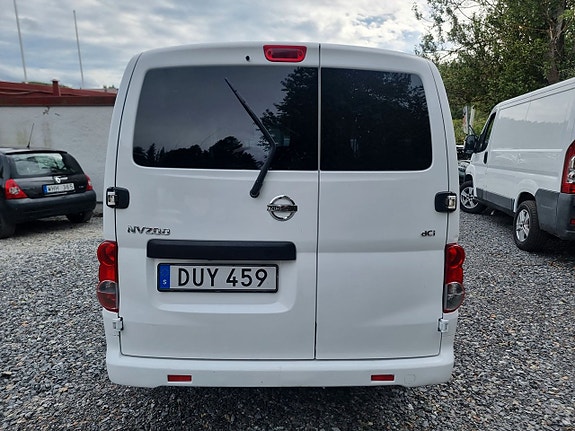 Nissan NV200 8 of 18
