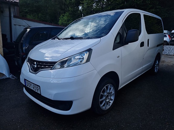 Nissan NV200 3 of 18
