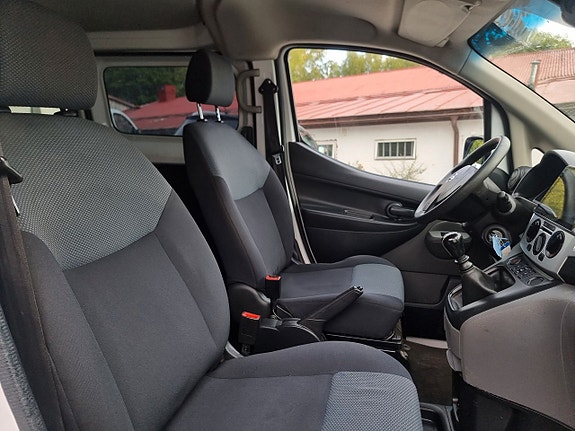 Nissan NV200 11 of 18