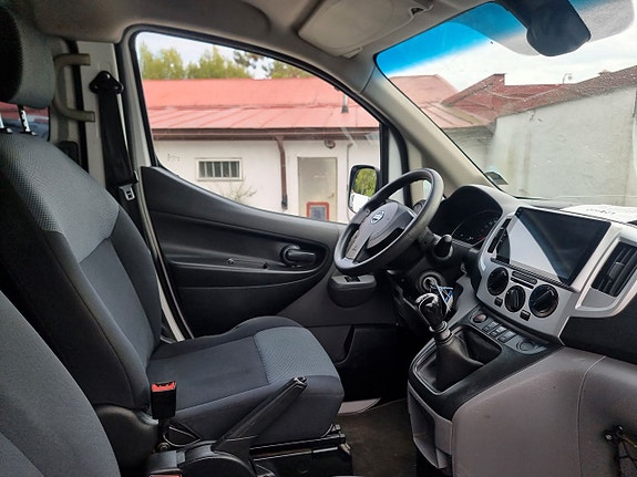 Nissan NV200 12 of 18