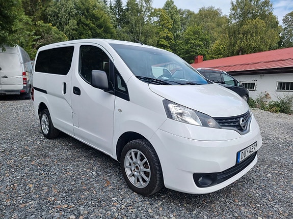 Nissan NV200 2 of 5