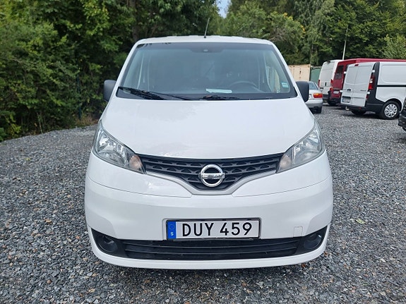 Nissan NV200 3 of 5
