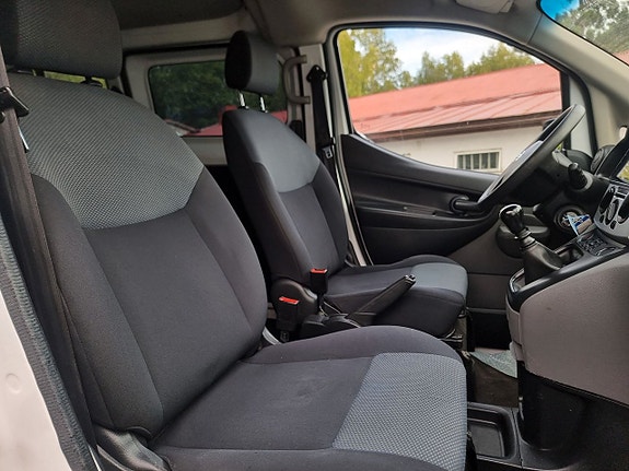 Nissan NV200 13 of 18