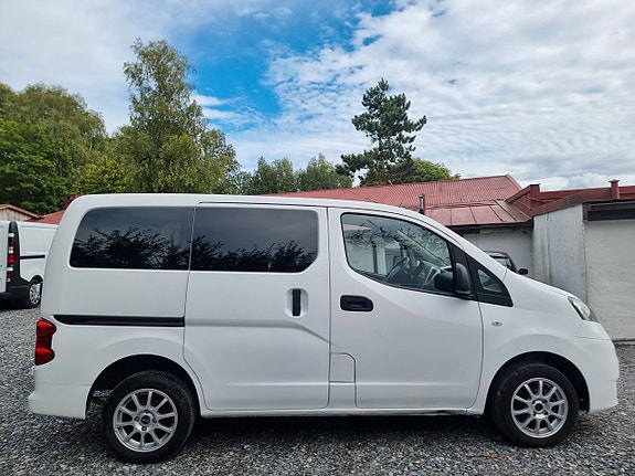 Nissan NV200 4 of 5