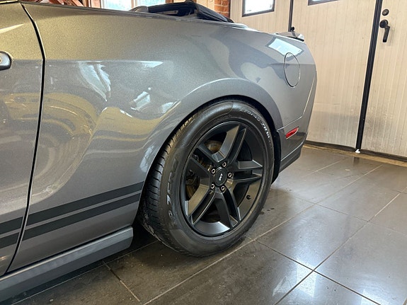 Ford Mustang 13 of 30