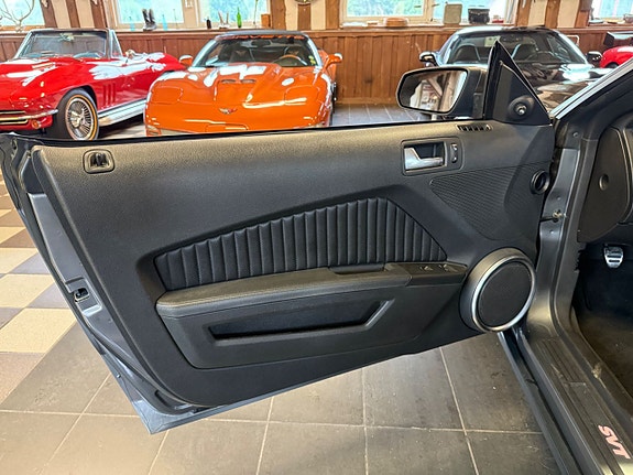 Ford Mustang 24 of 30