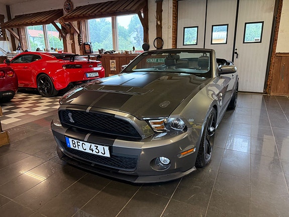 Ford Mustang 2 of 5