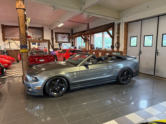 Ford Mustang 4 of 5