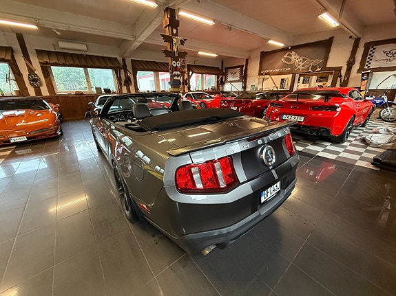 Ford Mustang 16 of 30