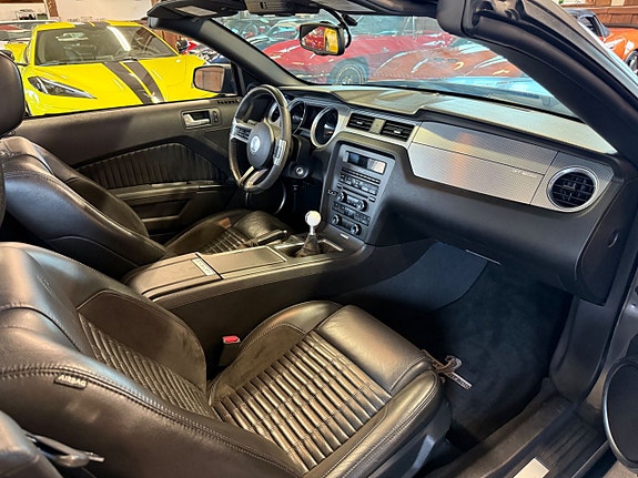 Ford Mustang 26 of 30