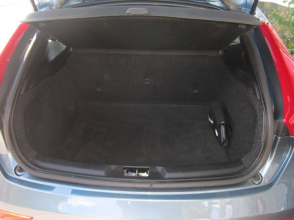 Volvo V40 15 of 16