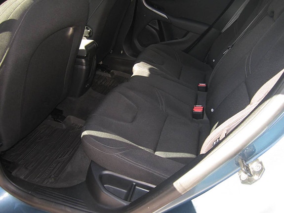 Volvo V40 14 of 16