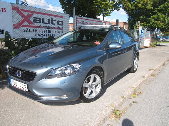 Volvo V40 2 of 16