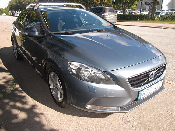 Volvo V40 4 of 16