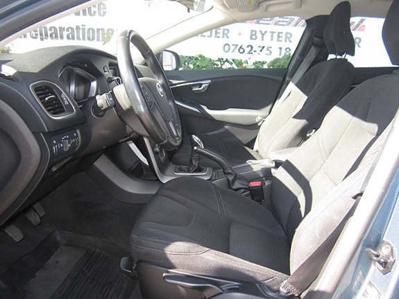 Volvo V40 10 of 16