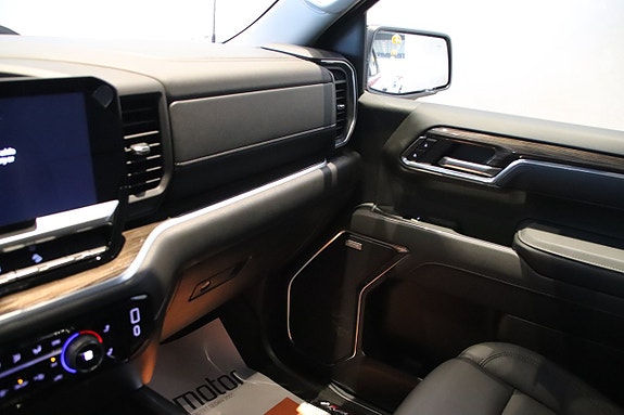 Chevrolet Silverado 1500 16 of 24