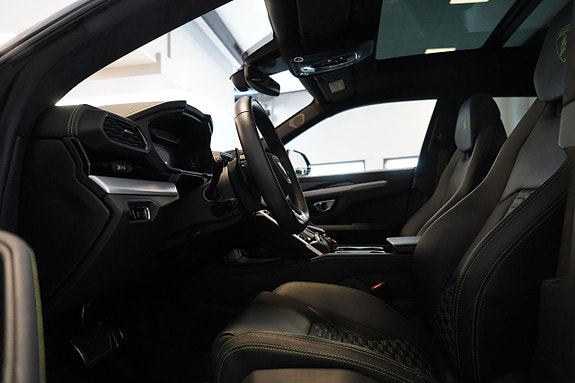 Lamborghini Urus 15 of 15