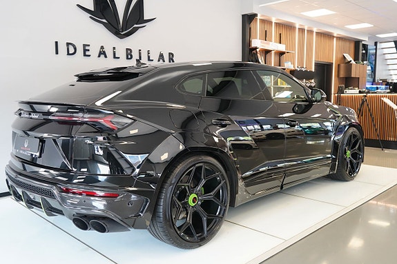 Lamborghini Urus 6 of 15