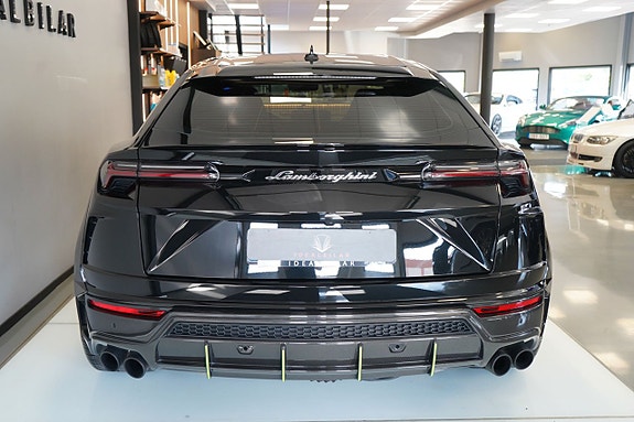Lamborghini Urus 7 of 15