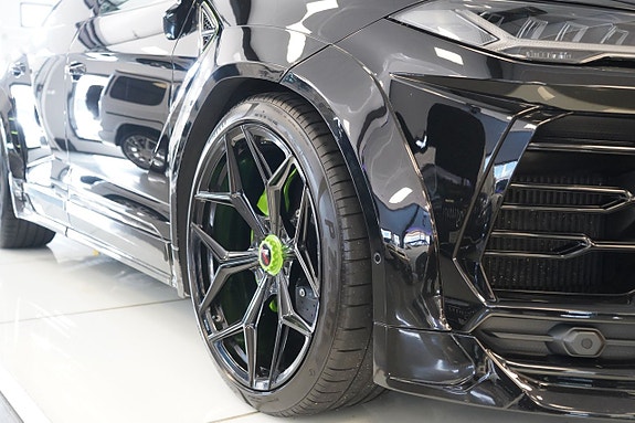 Lamborghini Urus 5 of 5