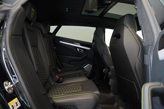 Lamborghini Urus 11 of 15
