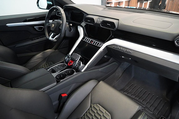 Lamborghini Urus 10 of 15