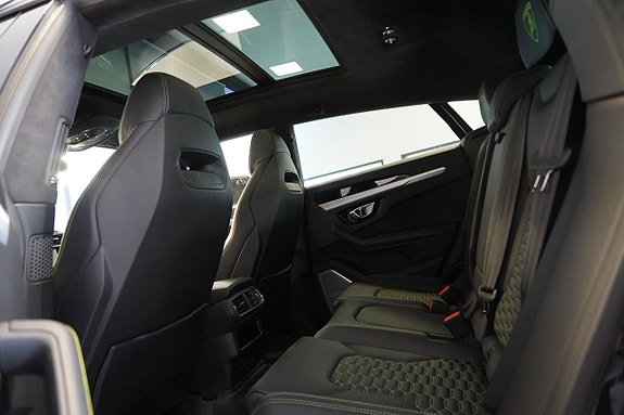 Lamborghini Urus 13 of 15