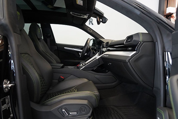 Lamborghini Urus 9 of 15