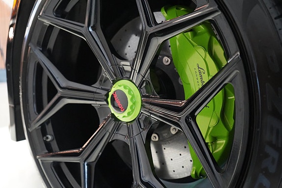 Lamborghini Urus 8 of 15