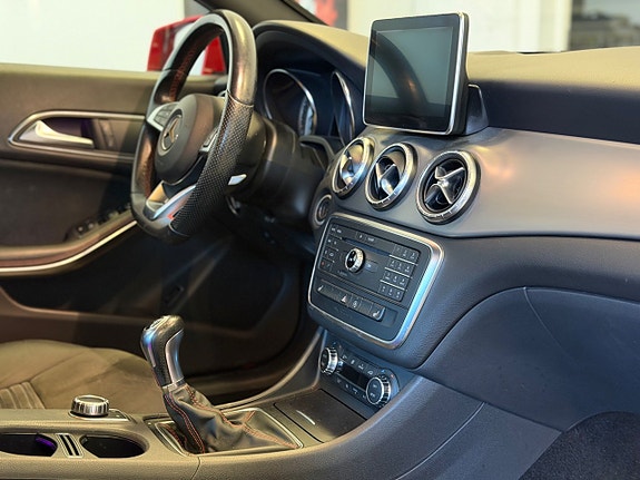 Mercedes-Benz CLA200 12 of 14