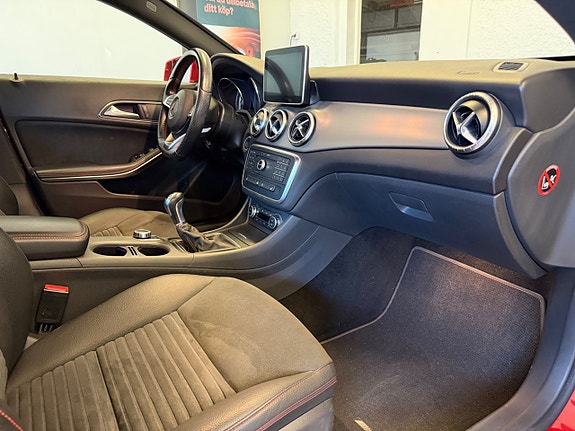 Mercedes-Benz CLA200 6 of 14
