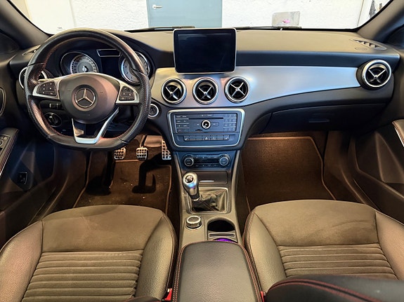 Mercedes-Benz CLA200 11 of 14