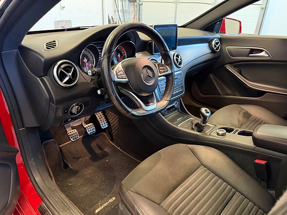 Mercedes-Benz CLA200 13 of 14
