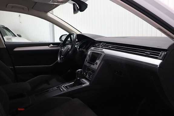 Volkswagen Passat 10 of 15
