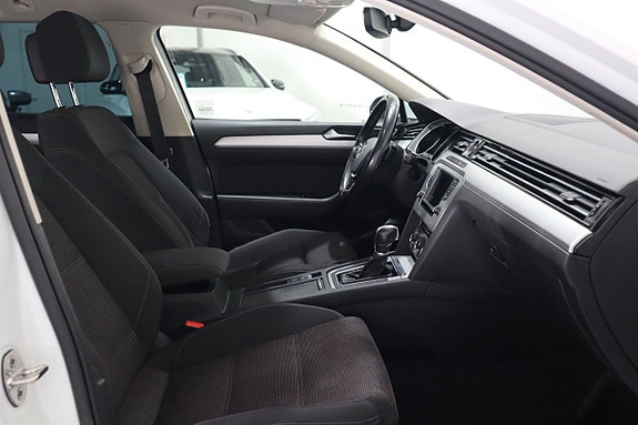 Volkswagen Passat 8 of 15