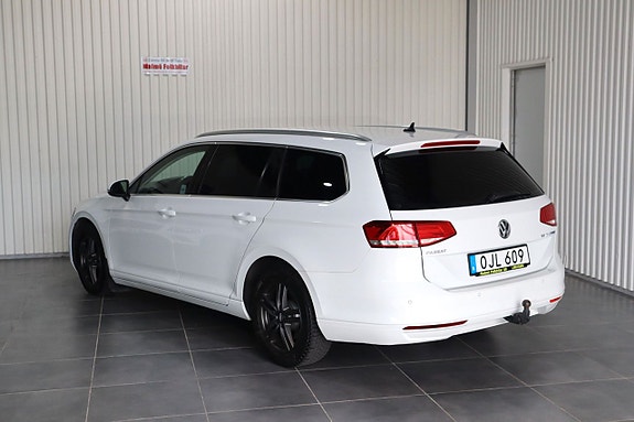 Volkswagen Passat 7 of 15