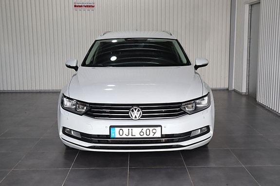 Volkswagen Passat 11 of 15