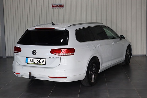 Volkswagen Passat 9 of 15