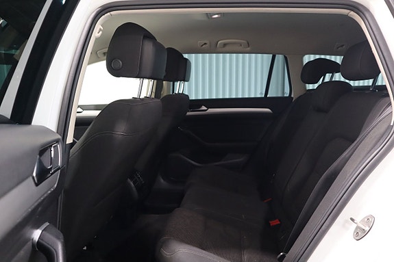 Volkswagen Passat 6 of 15