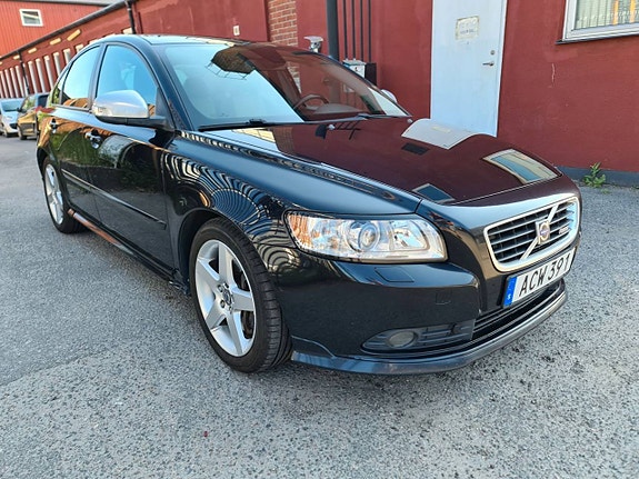 Volvo S40 2 of 5
