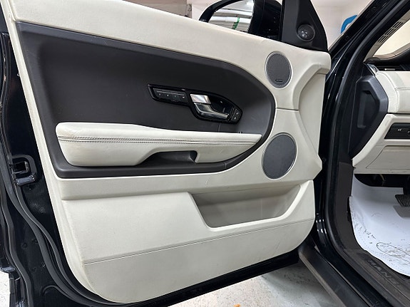 Land Rover Range Rover Evoque 17 of 27