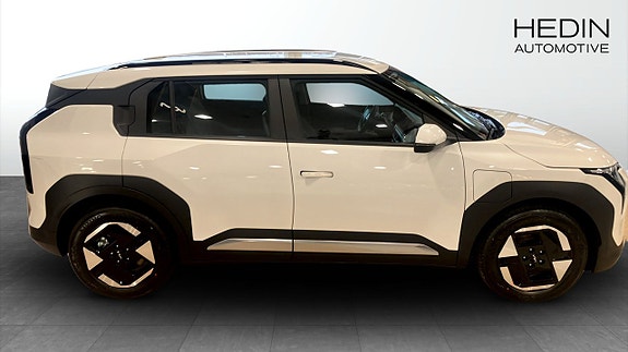 Kia EV3 3 of 5
