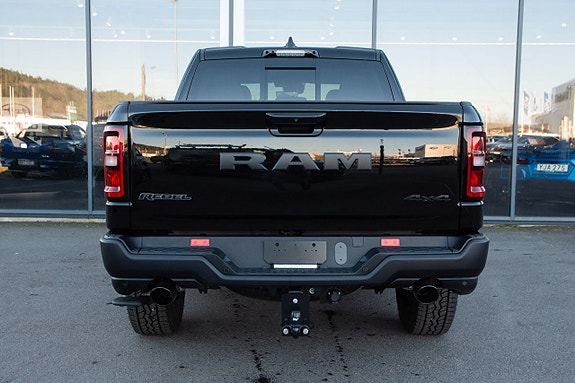 Dodge RAM 1500 8 of 19